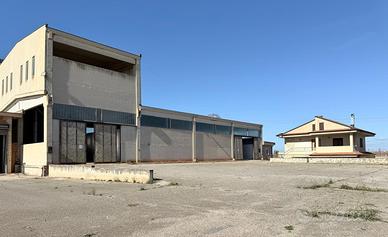 Capannone industriale abitazione e spiazzale