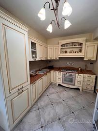 Cucina angolare completa di elettrodomestici