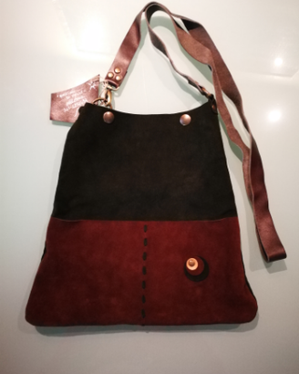 Borsa in pelle morbida con tracolla. Nuova