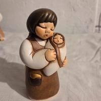 Mamma con neonato presepe giubileo thun