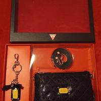 Guess Gift Box: Pochette + Tracolla + Portachiavi