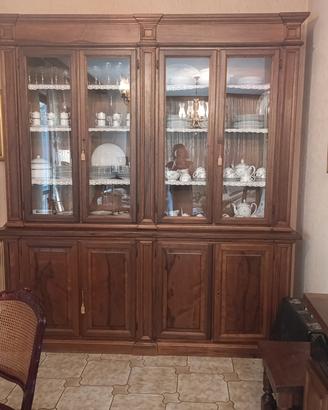 Credenza/Vetrina in Legno Massiccio con Dettagli
