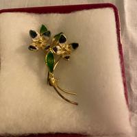 Spilla con fiori in smalto