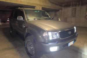 Toyota Hdj 100 