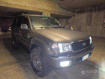 Toyota Hdj 100 