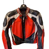 tuta in pelle arlen ness con stivali 