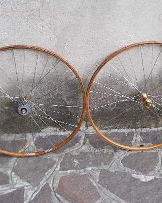 Bicicletta -. Ruote vintage con cerchioni in legno