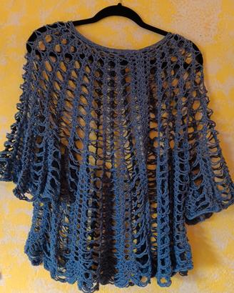 cardigan lavorato a mano all'uncinetto 