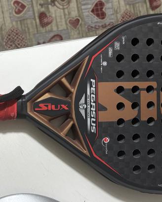 Raccheeta padel SIUX Pegasus Revolution 12K carbon