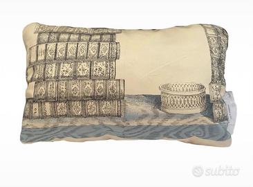 Cuscino tessuto Fornasetti Libreria