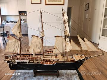 Nave Endurance costruito a mano della linea Occre