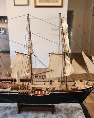 Nave Endurance costruito a mano della linea Occre