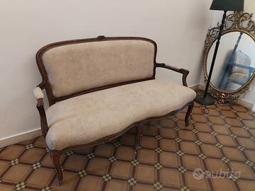 Divanetto restaurato del 1900