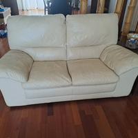 Divani in vera pelle by Natuzzi.                  