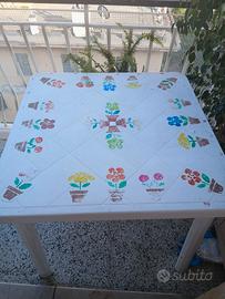 Tavolo Bianco misure 80 x 80 x 72 cm.