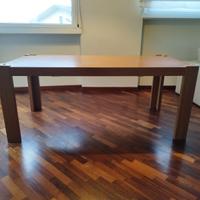 Tavolo allungabile in teak. Marca DOIMO.