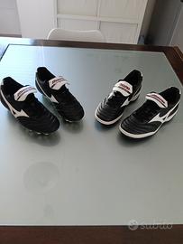 DUE paia di scarpe da calcio e da calcetto