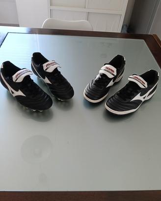 DUE paia di scarpe da calcio e da calcetto