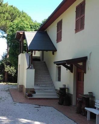 Rustico / Casale di 280 m² con più di 5 locali a A
