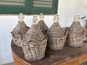 damigiane di vetro rivestite in vimini