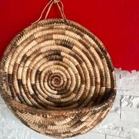 Portaoggetti in paglia da appendere