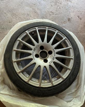 Cerchi in lega OZ con gomme R16