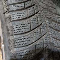 Gomme invernali su cerchi in lega.