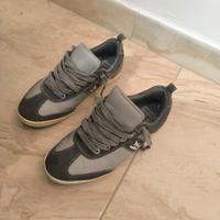 Scarpe uomo casual marca Levi's.