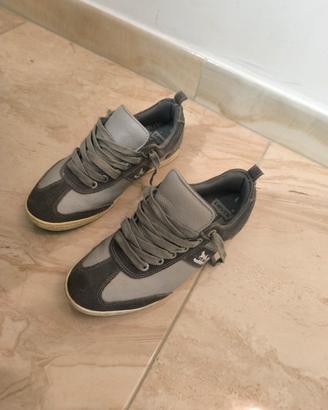 Scarpe uomo casual marca Levi's.