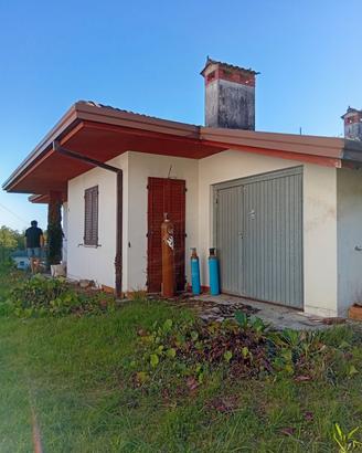 villetta singola con annessi rustici