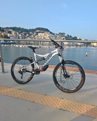 Mountain Bike Pivot Mach 5.7- Full Suspended 26"