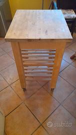 Tavolo di appoggio con rotelle