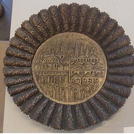 Piatto vintage, in ottone sbalzato a mano