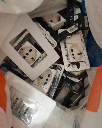 Pezzi vari prese elettriche