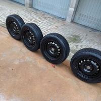 Gomme invernali 185 65 r 15 con cerchi  4 fori