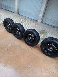 Gomme invernali 185 65 r 15 con cerchi  4 fori