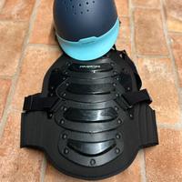 Casco e paraschiena per equitazione