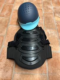 Casco e paraschiena per equitazione