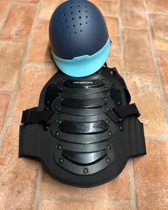 Casco e paraschiena per equitazione