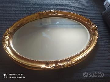 Specchio con cornice in legno placcata oro