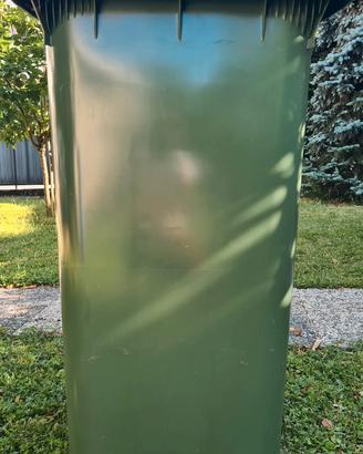 Bisone con ruote per raccolta verde