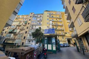 3 LOCALI A NAPOLI