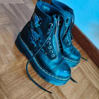 Dr. Martens 37