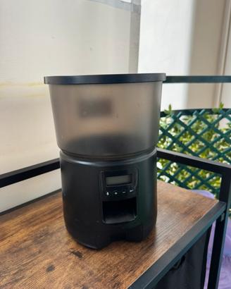 Distributore automatico cibo cani e gatti