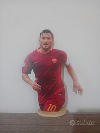 statuina totti  fatto in legno prezzo trattabile 