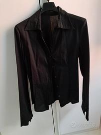 camicia nera a punta