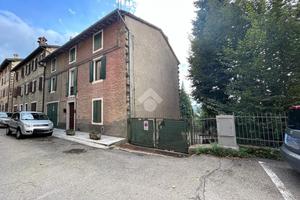 CASA SEMINDIPENDENTE A SERRAMAZZONI