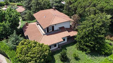 VILLA SINGOLA CON PARCO