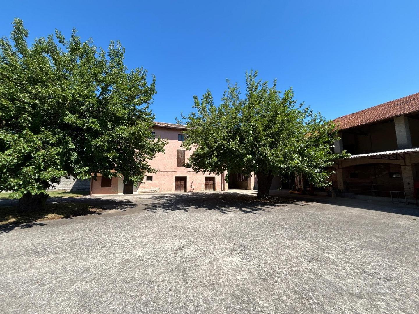 Ampio fabbricato rurale da recuperare con terreni - Vista 4