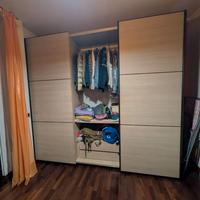 Armadio in legno a 3 ante scorrevoli